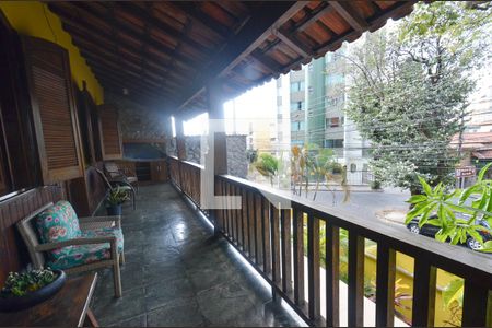 Casa à venda com 264m², 4 quartos e 3 vagasVaranda