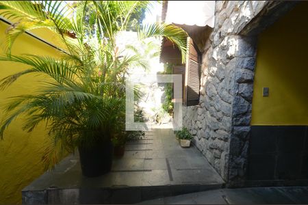 Casa à venda com 264m², 4 quartos e 3 vagasFachada