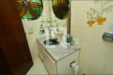 Casa à venda com 264m², 4 quartos e 3 vagasBanheiro suite