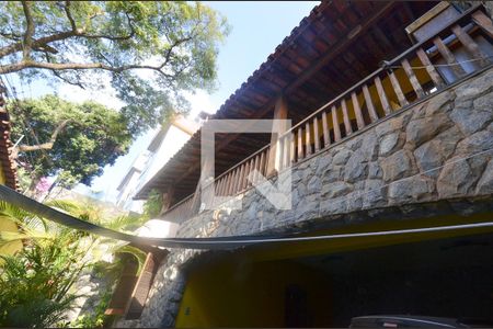 Casa à venda com 264m², 4 quartos e 3 vagasFachada