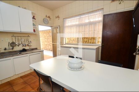 Casa à venda com 264m², 4 quartos e 3 vagasCozinha