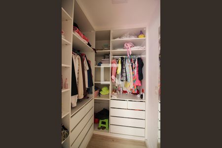 Apartamento à venda com 104m², 2 quartos e 2 vagasQuarto 2 Closet