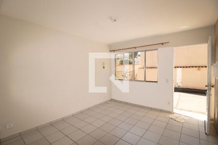 Sala  de casa de condomínio para alugar com 2 quartos, 80m² em Vila Mazzei, São Paulo