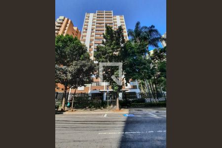 Apartamento à venda com 131m², 3 quartos e 1 vaga Apartamento à venda com 131m², 3 quartos e 1 vagaFachada