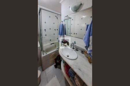 Apartamento à venda com 131m², 3 quartos e 1 vaga Apartamento à venda com 131m², 3 quartos e 1 vagaBanheiro da Suíte