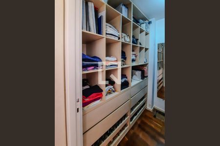 Apartamento à venda com 131m², 3 quartos e 1 vaga Apartamento à venda com 131m², 3 quartos e 1 vagaCloset do quarto 2