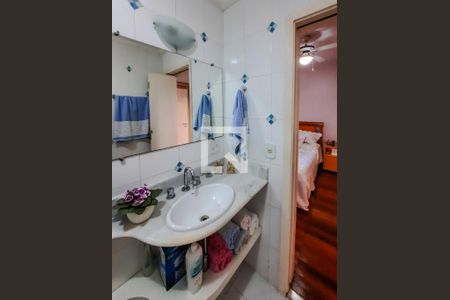 Apartamento à venda com 131m², 3 quartos e 1 vaga Apartamento à venda com 131m², 3 quartos e 1 vagaBanheiro da Suíte