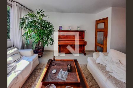 Apartamento à venda com 131m², 3 quartos e 1 vaga Apartamento à venda com 131m², 3 quartos e 1 vagaSala