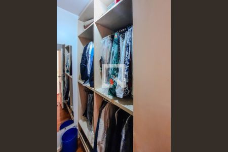 Apartamento à venda com 131m², 3 quartos e 1 vaga Apartamento à venda com 131m², 3 quartos e 1 vagaCloset do quarto 2