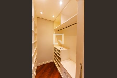 Apartamento à venda com 454m², 4 quartos e 4 vagasCloset