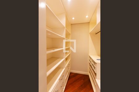 Apartamento à venda com 454m², 4 quartos e 4 vagasCloset