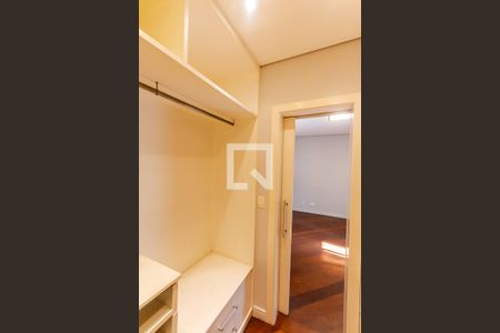 Apartamento à venda com 454m², 4 quartos e 4 vagasCloset