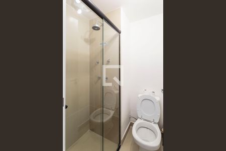 Banheiro de kitnet/studio para alugar com 1 quarto, 33m² em Indianópolis, São Paulo