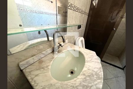 Casa à venda com 114m², 3 quartos e 2 vagasBanheiro 