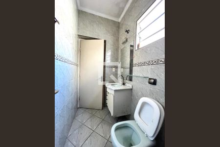 Casa à venda com 114m², 3 quartos e 2 vagasBanheiro 