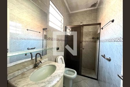 Casa à venda com 114m², 3 quartos e 2 vagasBanheiro 