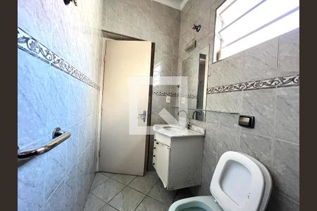 Casa à venda com 114m², 3 quartos e 2 vagasBanheiro 
