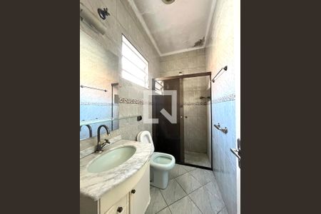 Casa à venda com 114m², 3 quartos e 2 vagasBanheiro 