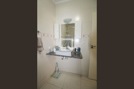 Casa à venda com 240m², 3 quartos e 2 vagasBanheiro 1