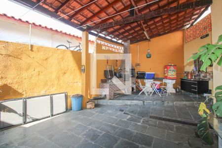 Casa à venda com 240m², 3 quartos e 2 vagasÁrea de serviço
