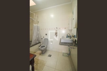 Casa à venda com 240m², 3 quartos e 2 vagasBanheiro 1