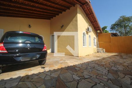 Casa à venda com 240m², 3 quartos e 2 vagasÁrea de serviço