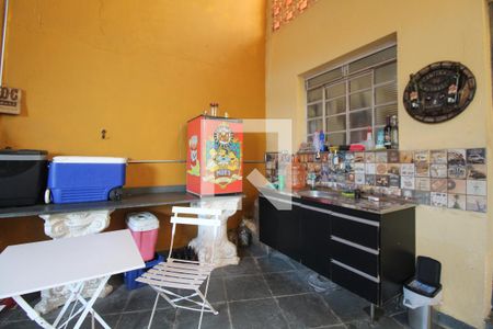 Casa à venda com 240m², 3 quartos e 2 vagasÁrea de serviço