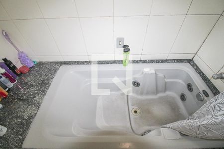 Casa à venda com 240m², 3 quartos e 2 vagasBanheiro 1