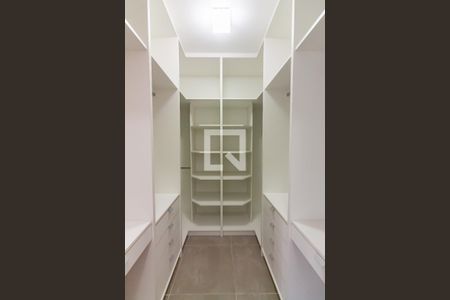 Casa à venda com 245m², 3 quartos e 4 vagasCloset