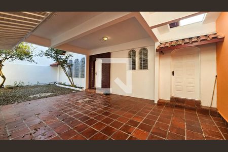 Garagem de casa para alugar com 4 quartos, 200m² em Jardim Campo Grande, São Paulo