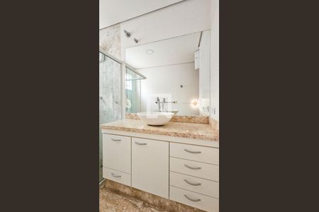 Casa para alugar com 200m², 4 quartos e 2 vagas Casa para alugar com 200m², 4 quartos e 2 vagasBanheiro 1