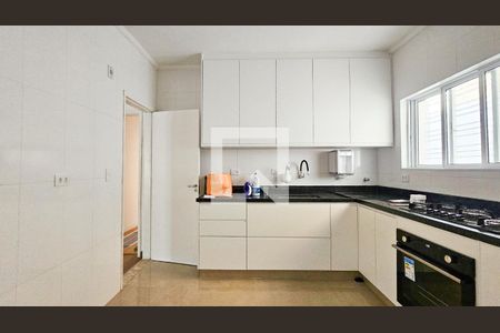 Casa para alugar com 200m², 4 quartos e 2 vagas Casa para alugar com 200m², 4 quartos e 2 vagasCozinha