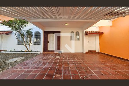 Garagem de casa para alugar com 4 quartos, 200m² em Jardim Campo Grande, São Paulo