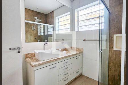 Casa para alugar com 200m², 4 quartos e 2 vagas Casa para alugar com 200m², 4 quartos e 2 vagasBanheiro 1