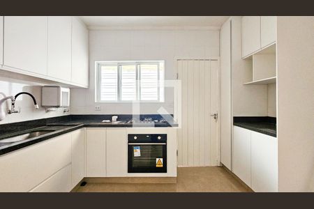 Casa para alugar com 200m², 4 quartos e 2 vagas Casa para alugar com 200m², 4 quartos e 2 vagasCozinha