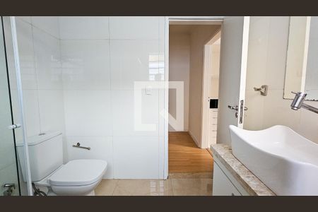 Casa para alugar com 200m², 4 quartos e 2 vagas Casa para alugar com 200m², 4 quartos e 2 vagasBanheiro 1