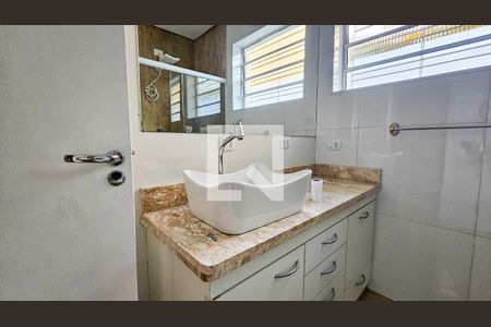 Casa para alugar com 200m², 4 quartos e 2 vagas Casa para alugar com 200m², 4 quartos e 2 vagasBanheiro 1