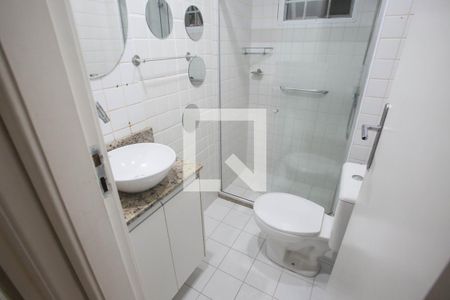 Casa de condomínio à venda com 122m², 2 quartos e 4 vagasBanheiro Social