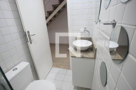 Casa de condomínio à venda com 122m², 2 quartos e 4 vagasBanheiro Social