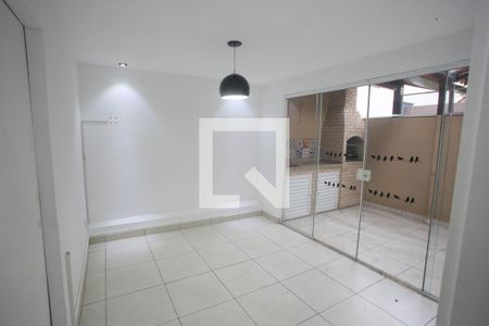 Casa de condomínio à venda com 122m², 2 quartos e 4 vagasCopa