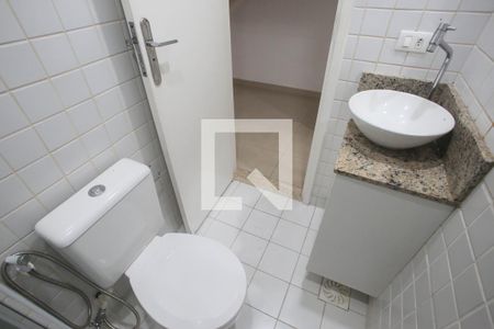 Casa de condomínio à venda com 122m², 2 quartos e 4 vagasBanheiro Social