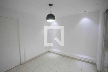 Casa de condomínio à venda com 122m², 2 quartos e 4 vagasCopa