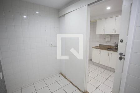 Casa de condomínio à venda com 122m², 2 quartos e 4 vagasDespensa
