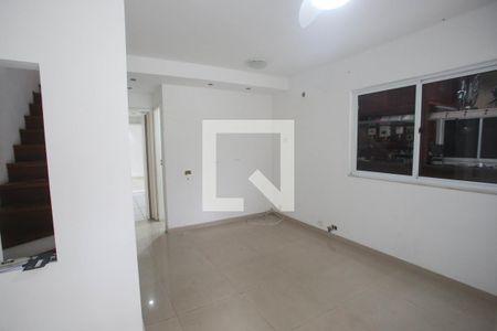 Casa de condomínio à venda com 122m², 2 quartos e 4 vagasSala