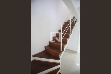 Casa de condomínio à venda com 122m², 2 quartos e 4 vagasEscada dos Quartos