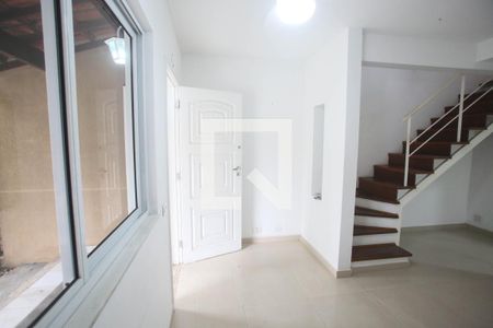 Casa de condomínio à venda com 122m², 2 quartos e 4 vagasSala