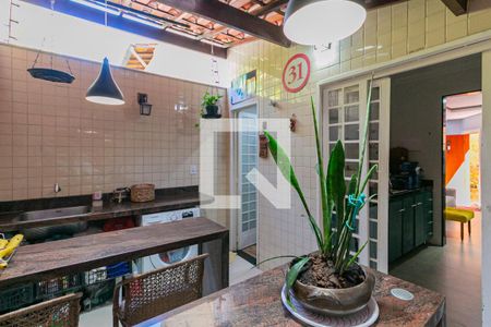 Casa à venda com 110m², 2 quartos e 1 vagaÁrea de Serviço