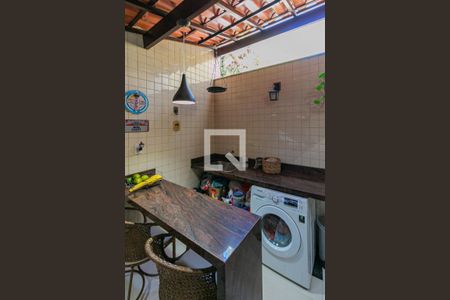 Casa à venda com 110m², 2 quartos e 1 vagaÁrea de Serviço