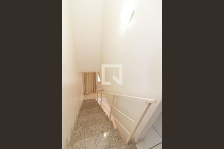 Casa à venda com 152m², 2 quartos e 1 vagaEscada