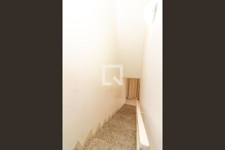 Casa à venda com 152m², 2 quartos e 1 vagaEscada